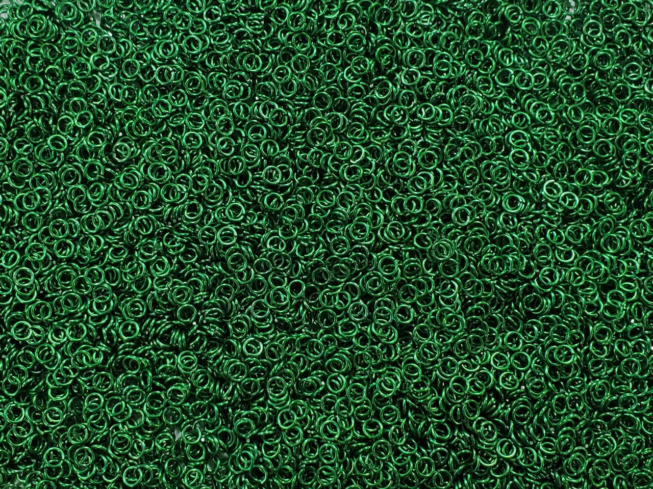Kelly Green Anodized Aluminum jump rings in 20 SWG, 9/64 inch ID, 1/4 lb (4 oz)