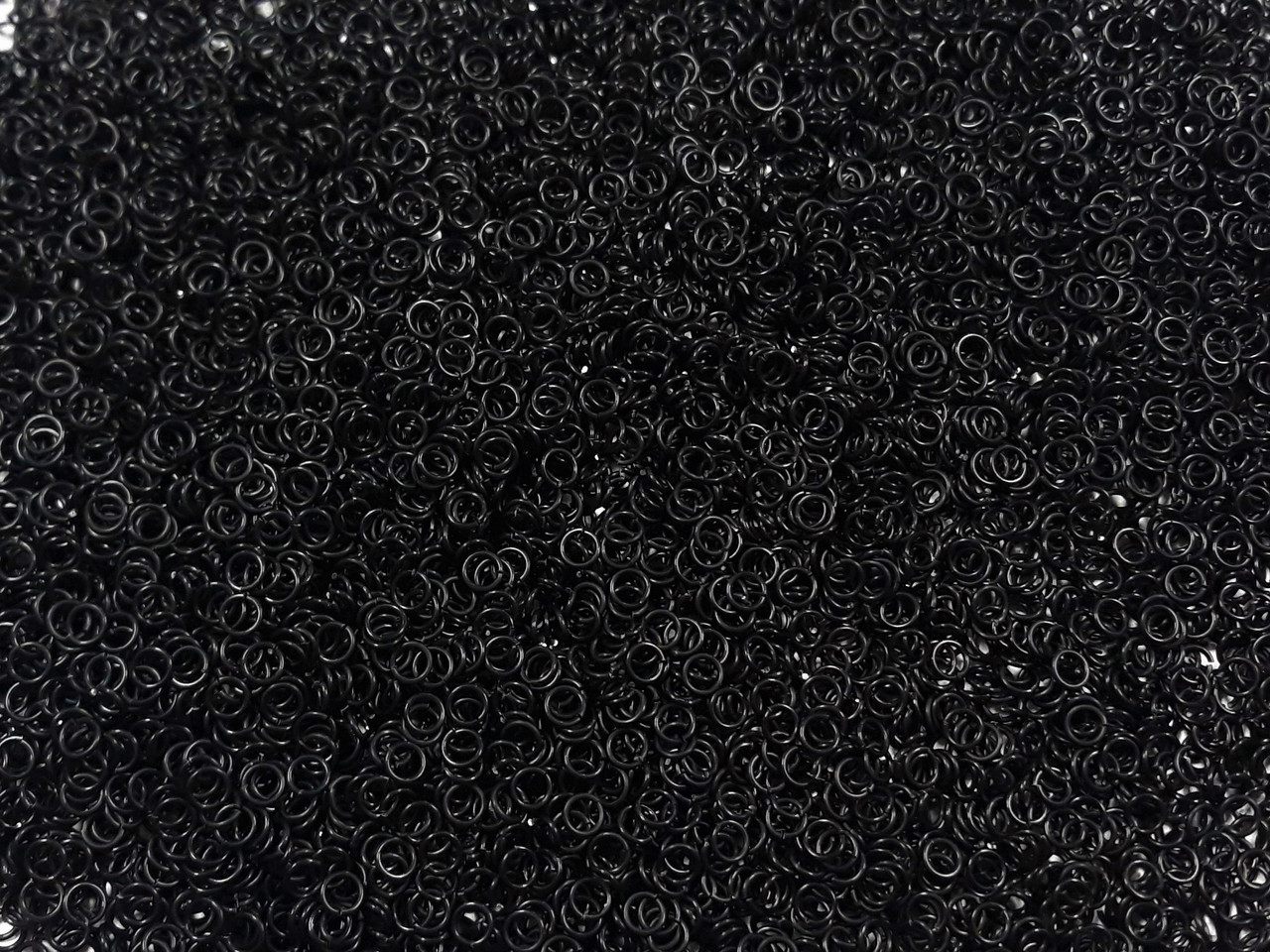 Black Anodized Aluminum jump rings in 20 SWG, 5/32 inch ID, 1/4 lb (4 oz)