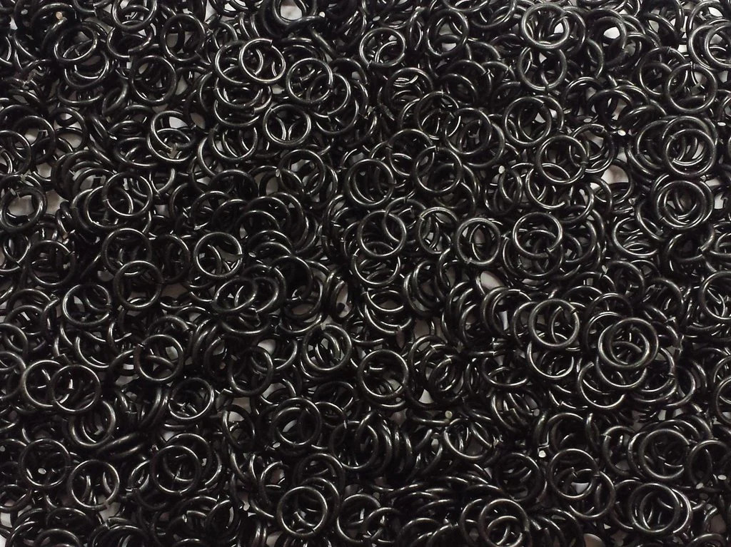 Black Anodized Aluminum jump rings in 18 SWG, 7/32 inch ID, 1/2 lb (8 oz)