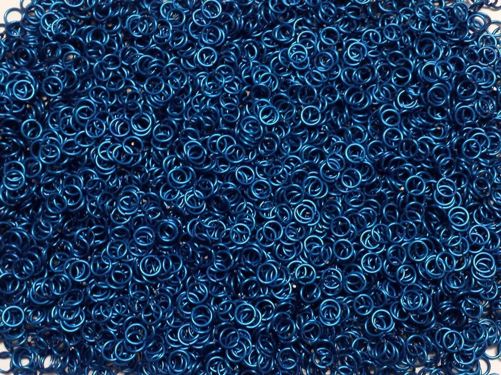Blue Anodized Aluminum jump rings in 18 SWG, 7/32 inch ID, 1/2 lb (8 oz)