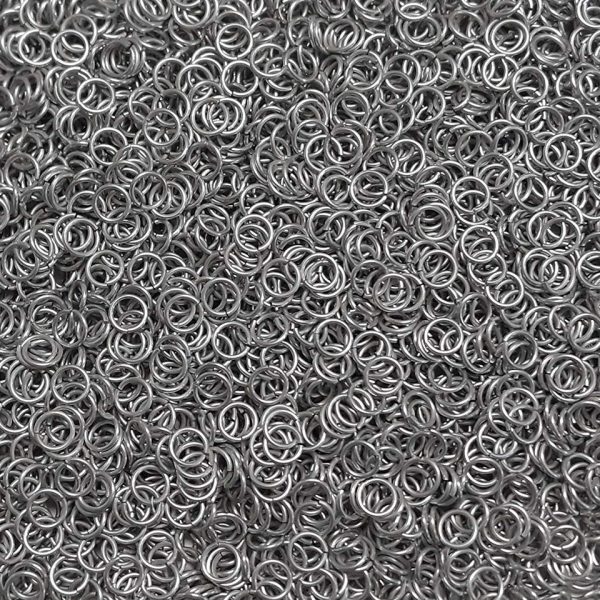 Silver Anodized Aluminum jump rings in 18 SWG, 7/32 inch ID, 1/2 lb (8 oz)