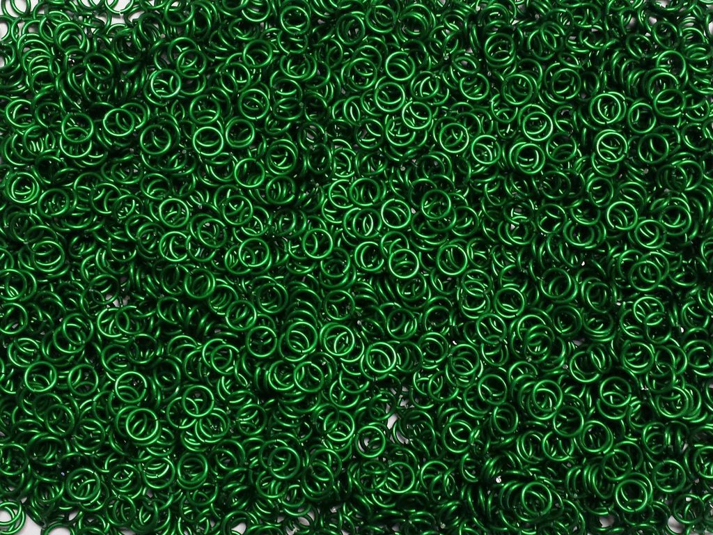 Kelly Green Anodized Aluminum jump rings in 18 SWG, 7/32 inch ID, 1/2 lb (8 oz)
