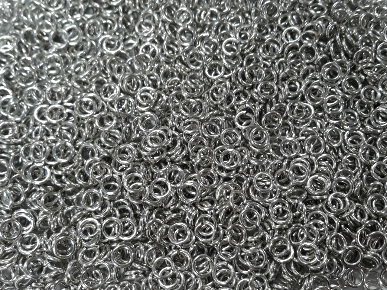 Bright (uncolored) Aluminum jump rings in 16 SWG, 7/32 inch ID, 1 lb
