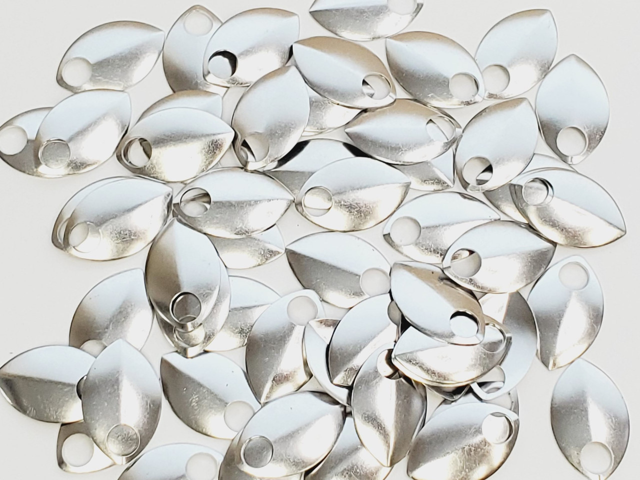 Bright (uncolored) Aluminum scales in large, 100 ct