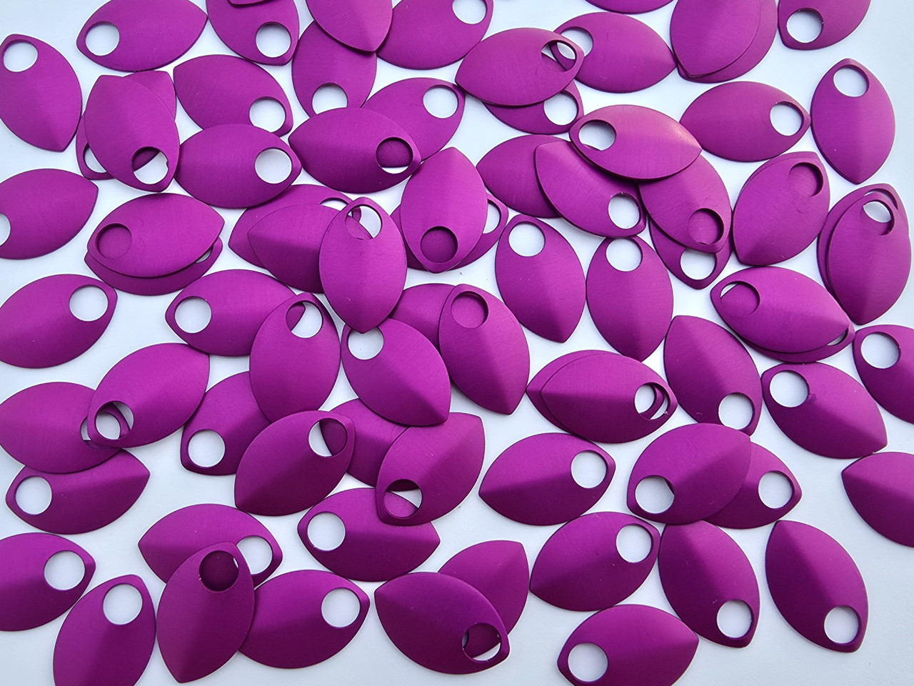 Violet Anodized Aluminum scales in medium, 100 ct